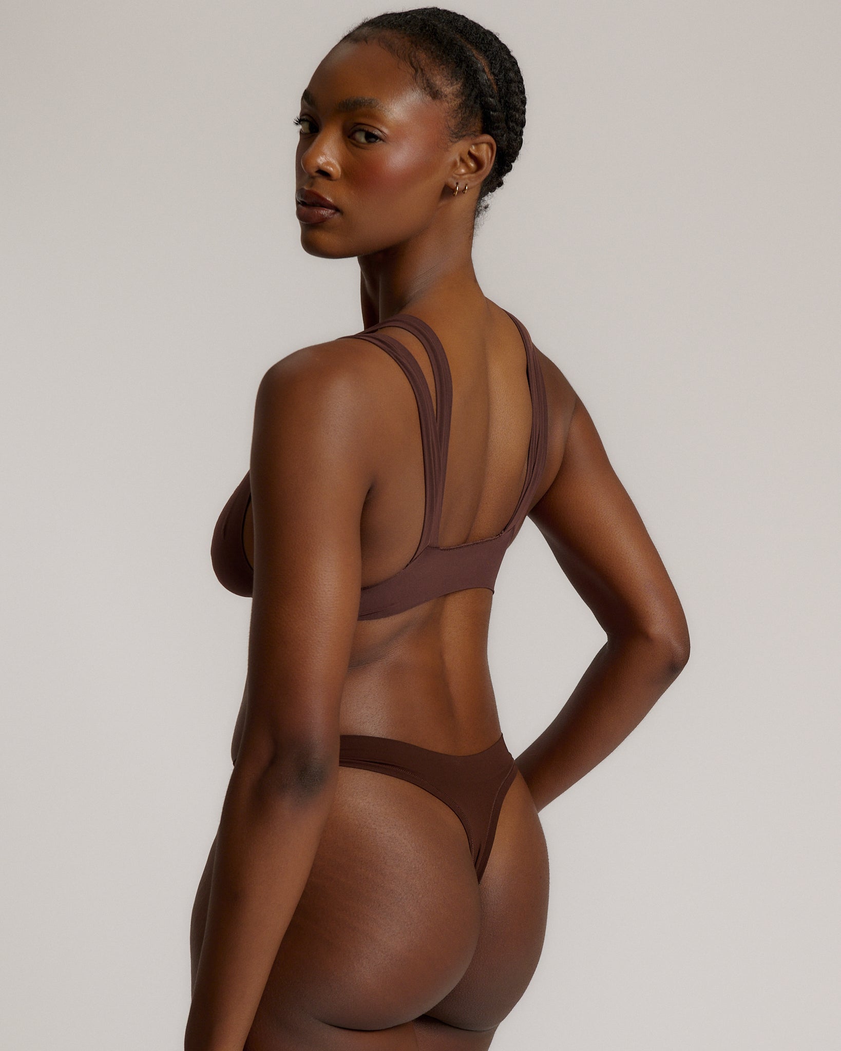 A mocha Tee System, designed with multiple strap options