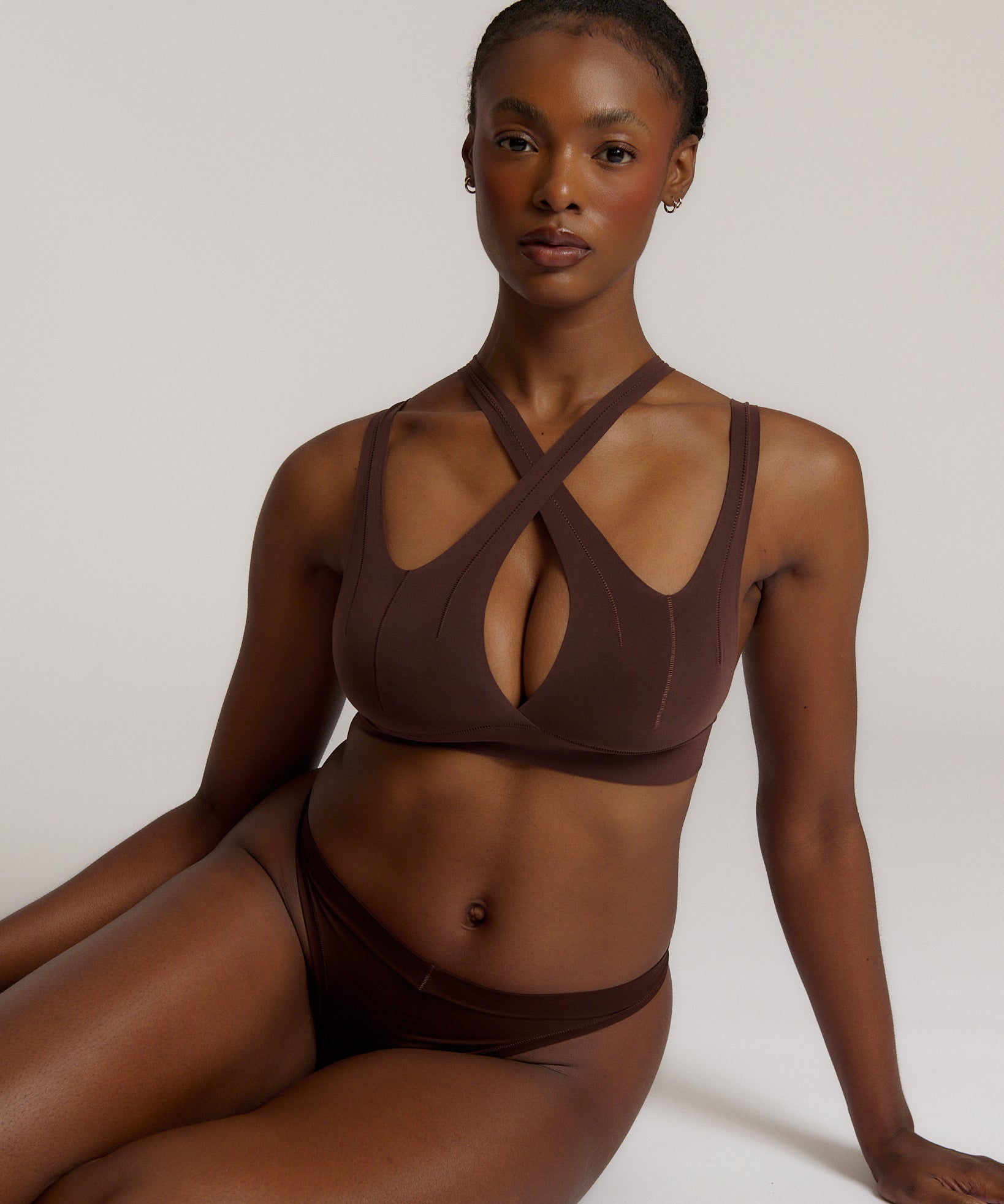 A mocha Tee System, designed with multiple strap options