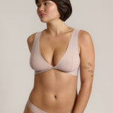 Woman wearing a dusk twist system against a plain background